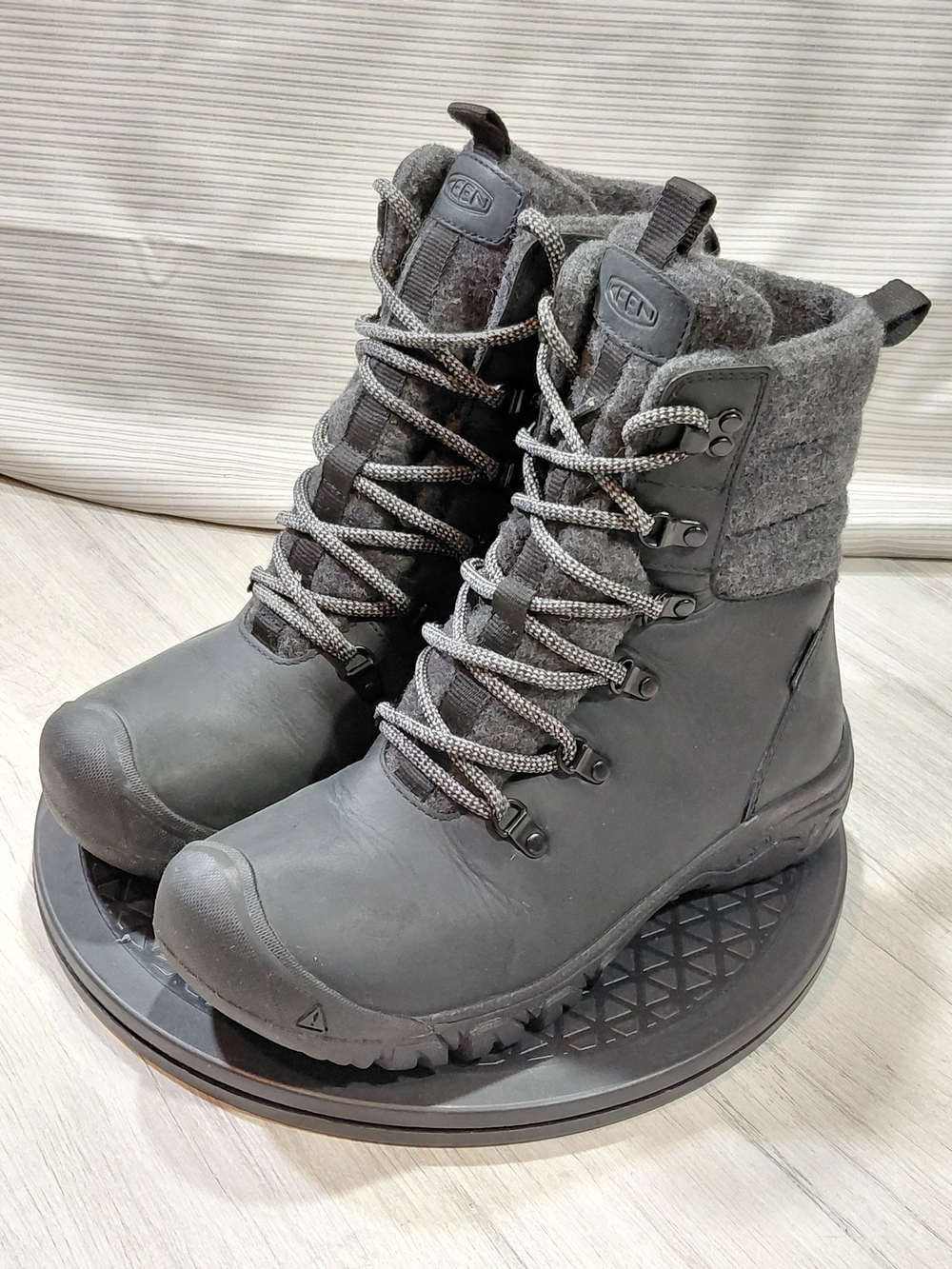 KEEN Womens Greta Premium Full Grain Black Waterproof Leather Upper SIZE W8